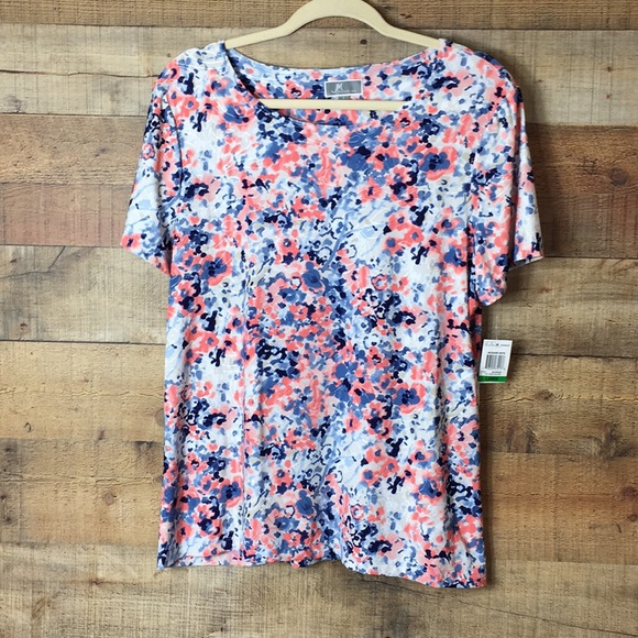 JM Collection Tops - JM Collection Floral Print Textured Top New